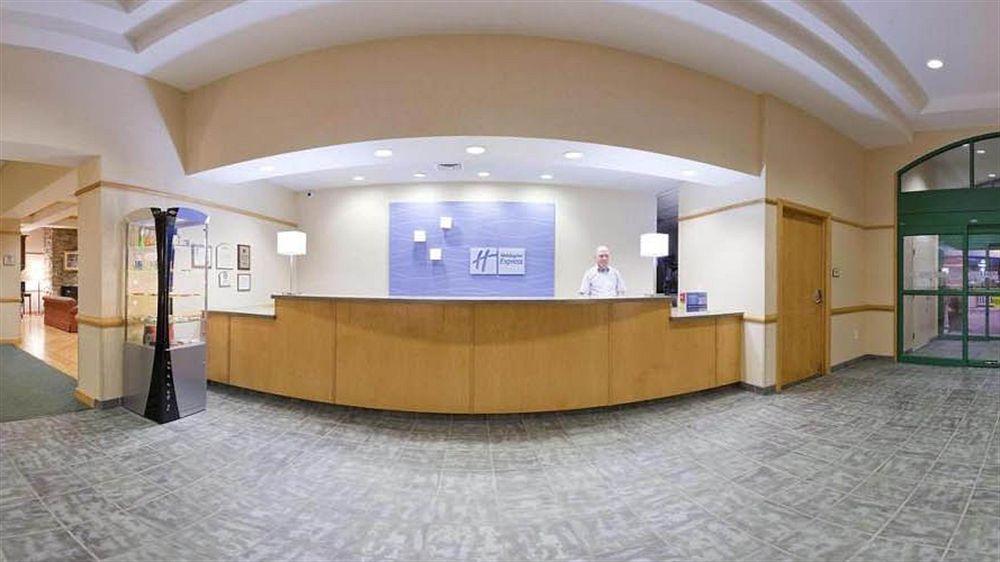 Holiday Inn Express Breezewood By Ihg Exterior foto
