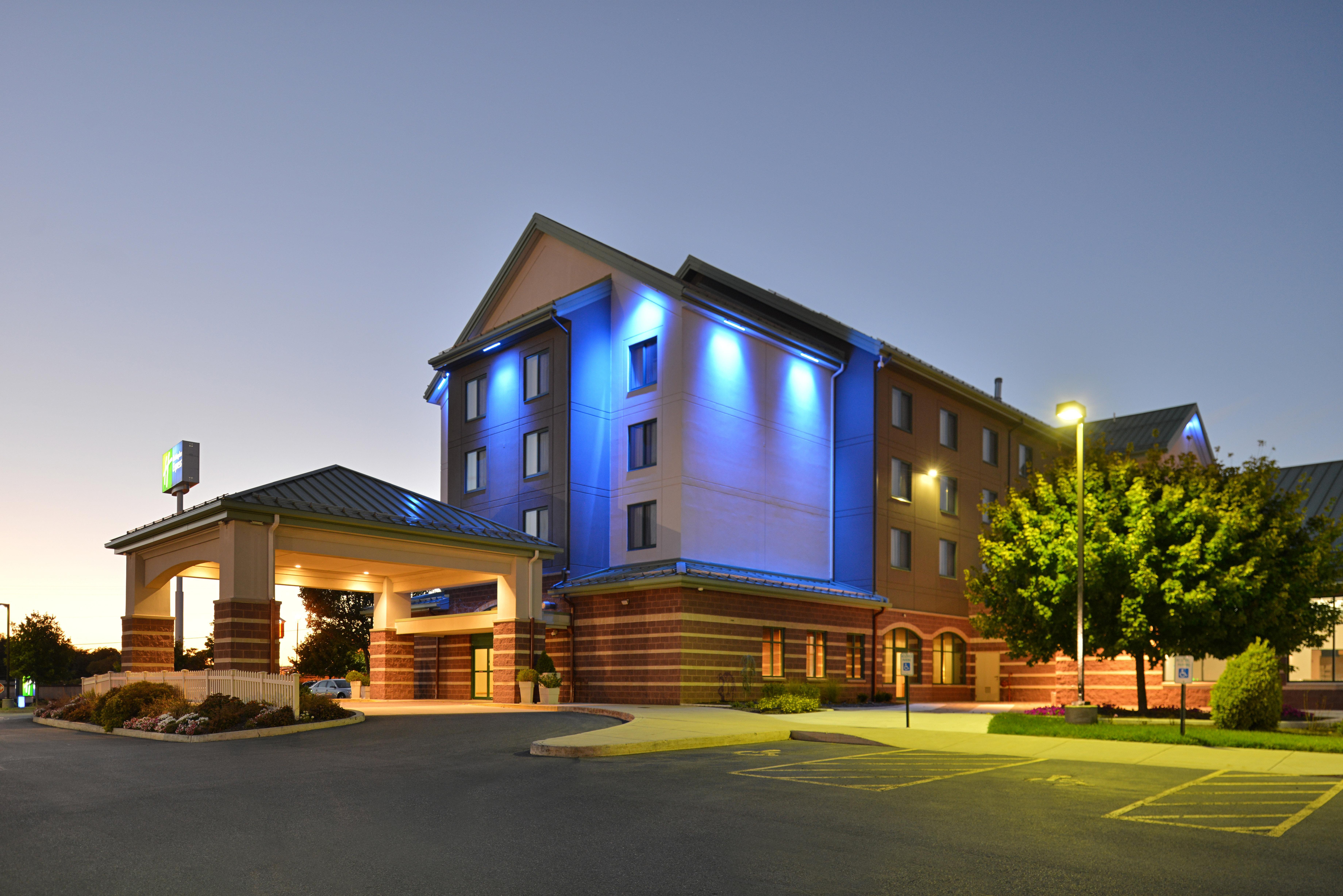 Holiday Inn Express Breezewood By Ihg Exterior foto