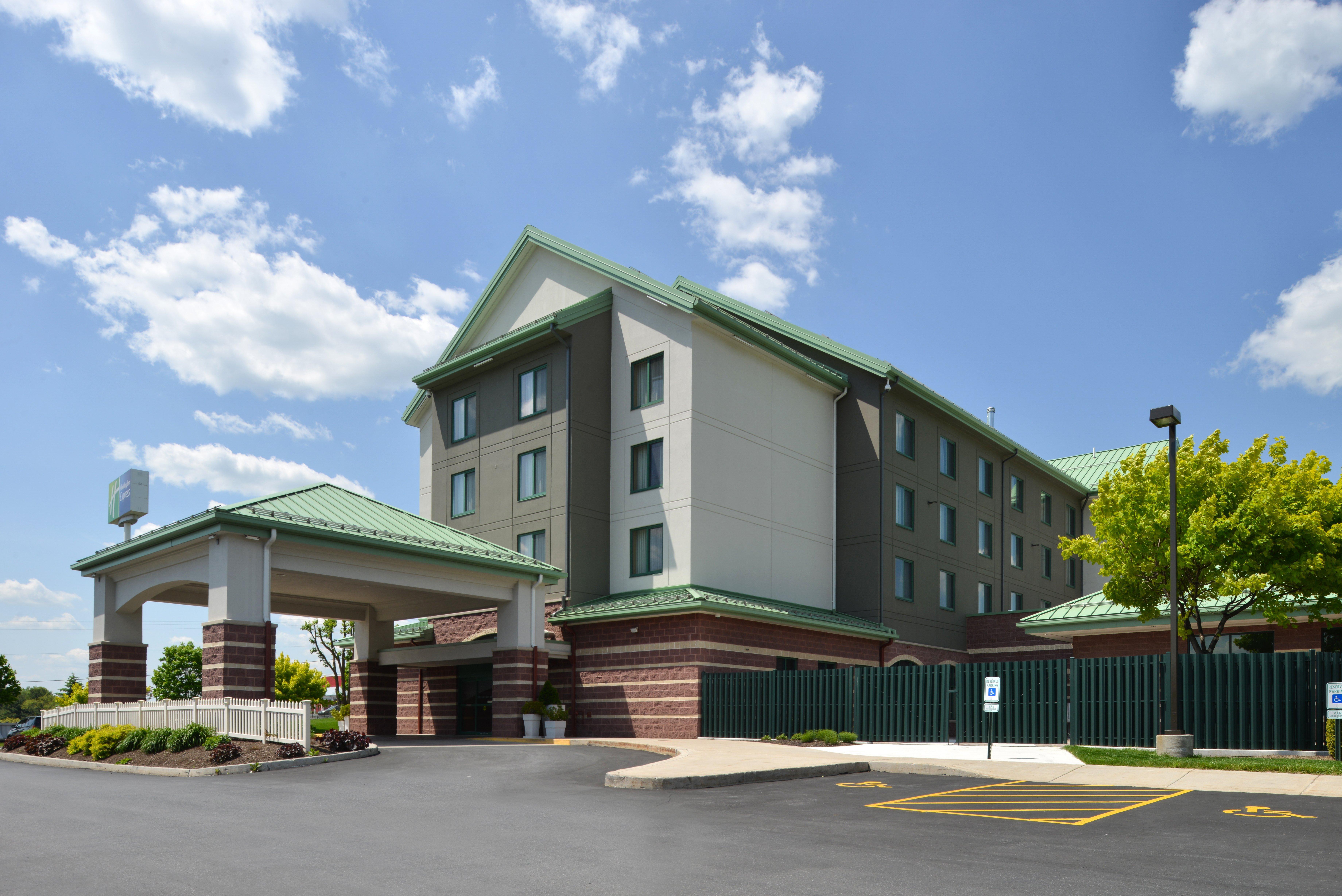 Holiday Inn Express Breezewood By Ihg Exterior foto