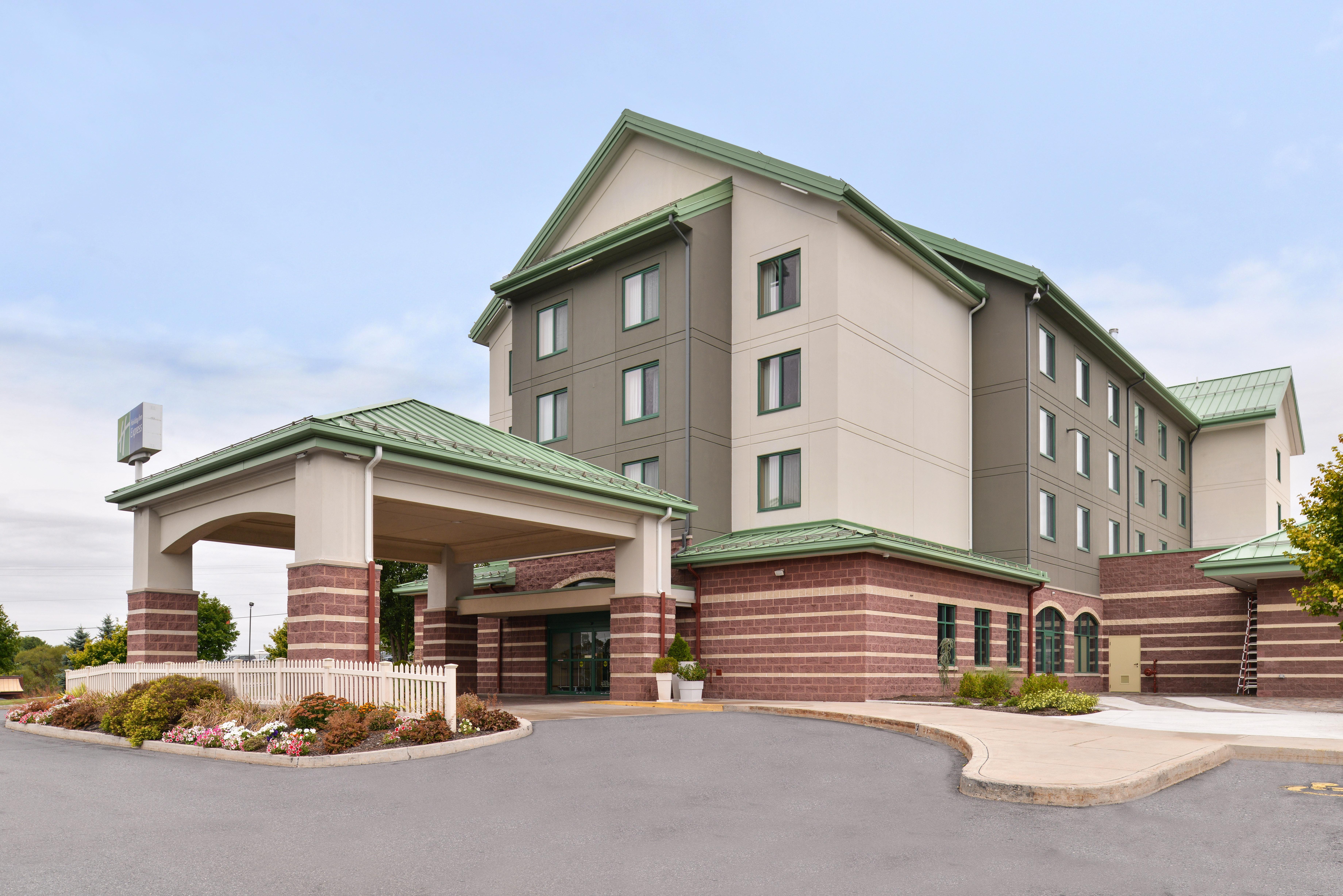 Holiday Inn Express Breezewood By Ihg Exterior foto