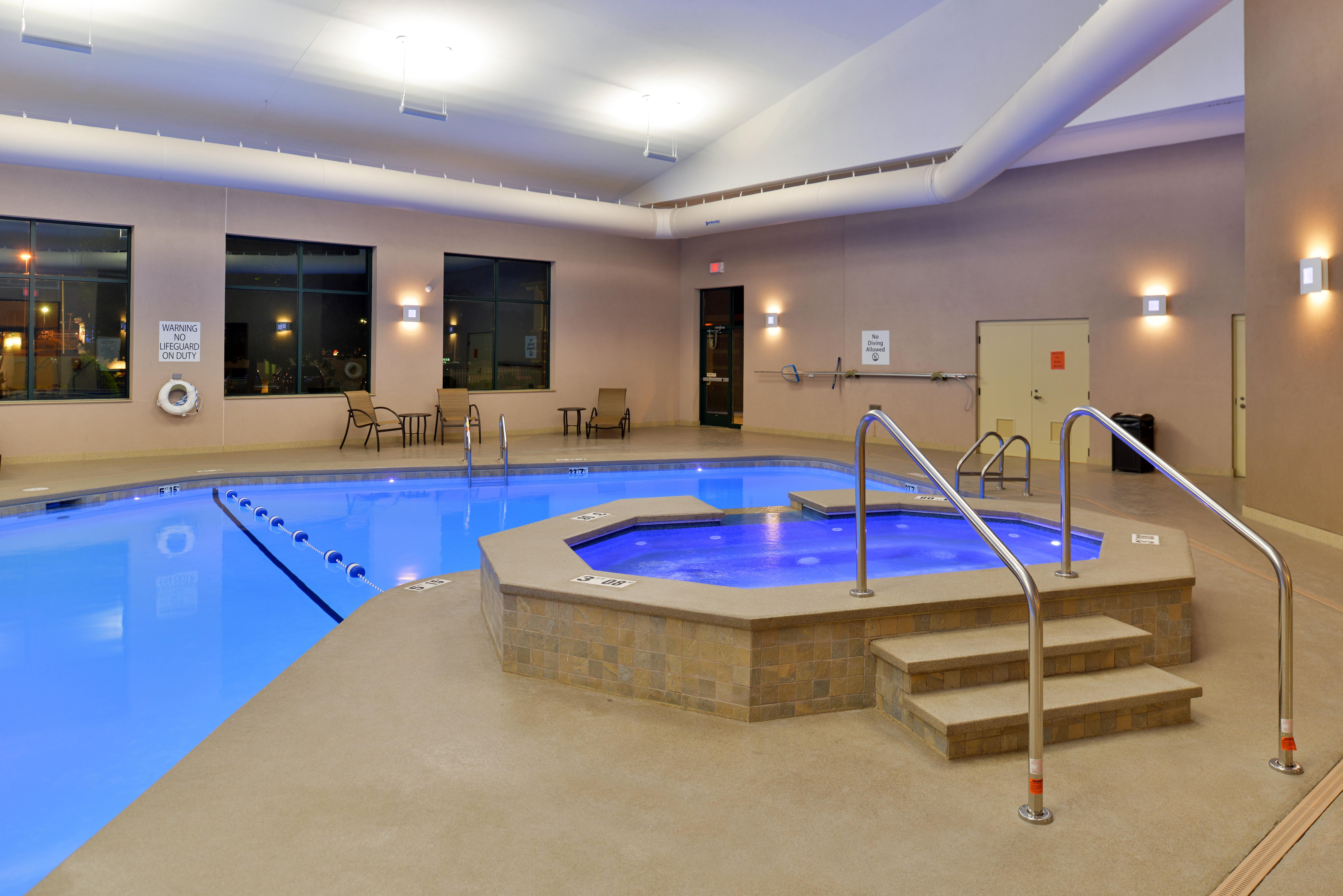 Holiday Inn Express Breezewood By Ihg Exterior foto