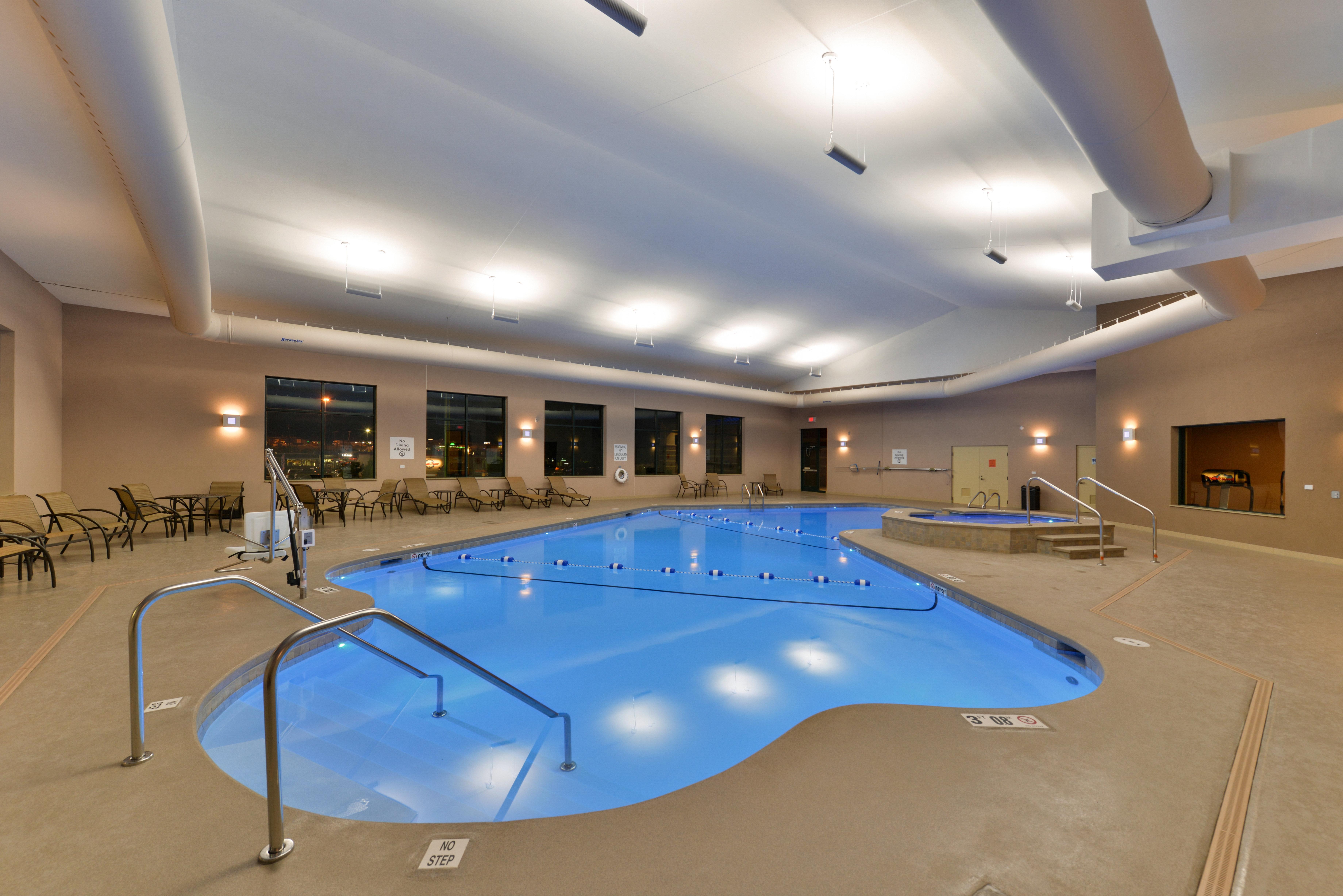 Holiday Inn Express Breezewood By Ihg Exterior foto