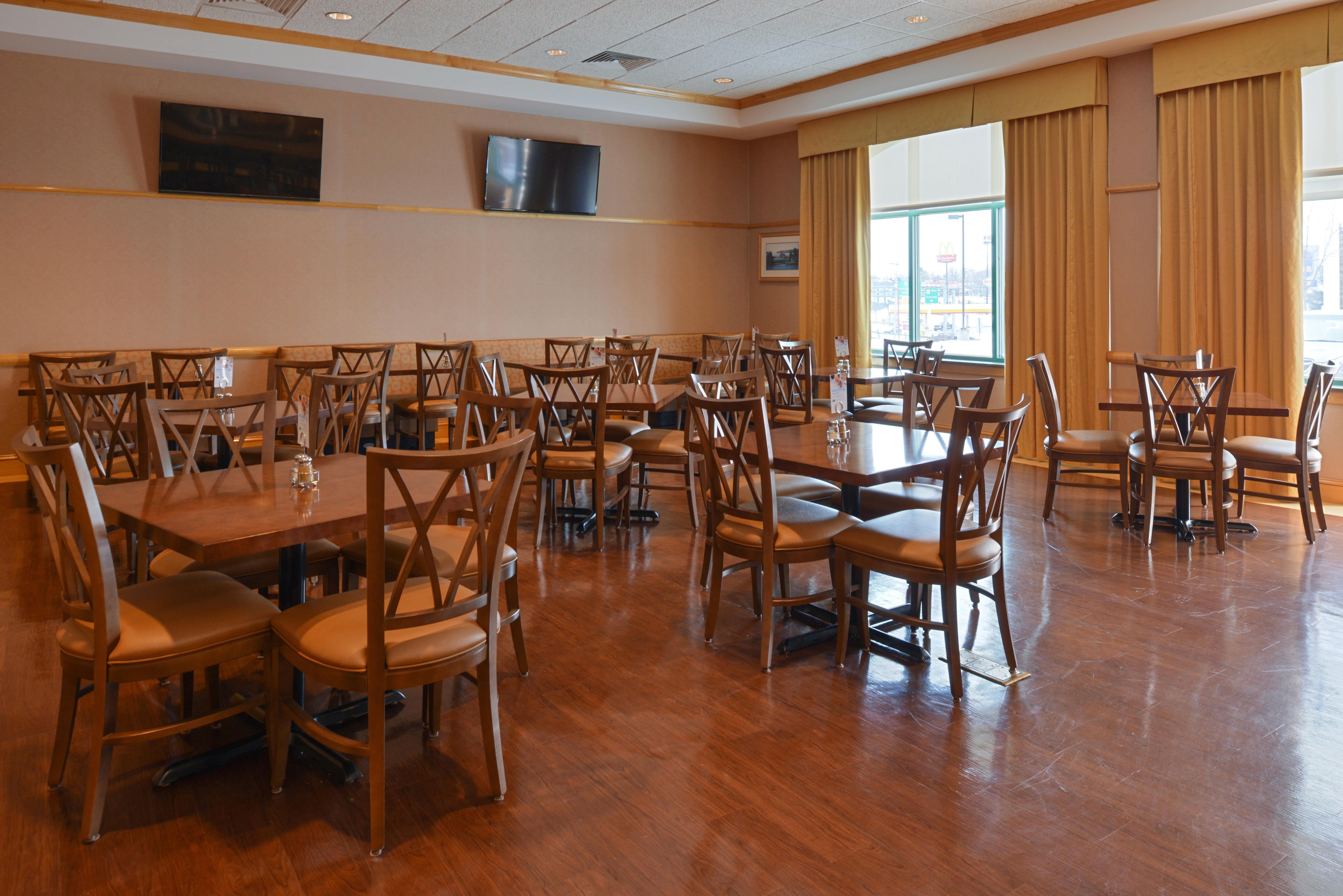 Holiday Inn Express Breezewood By Ihg Exterior foto