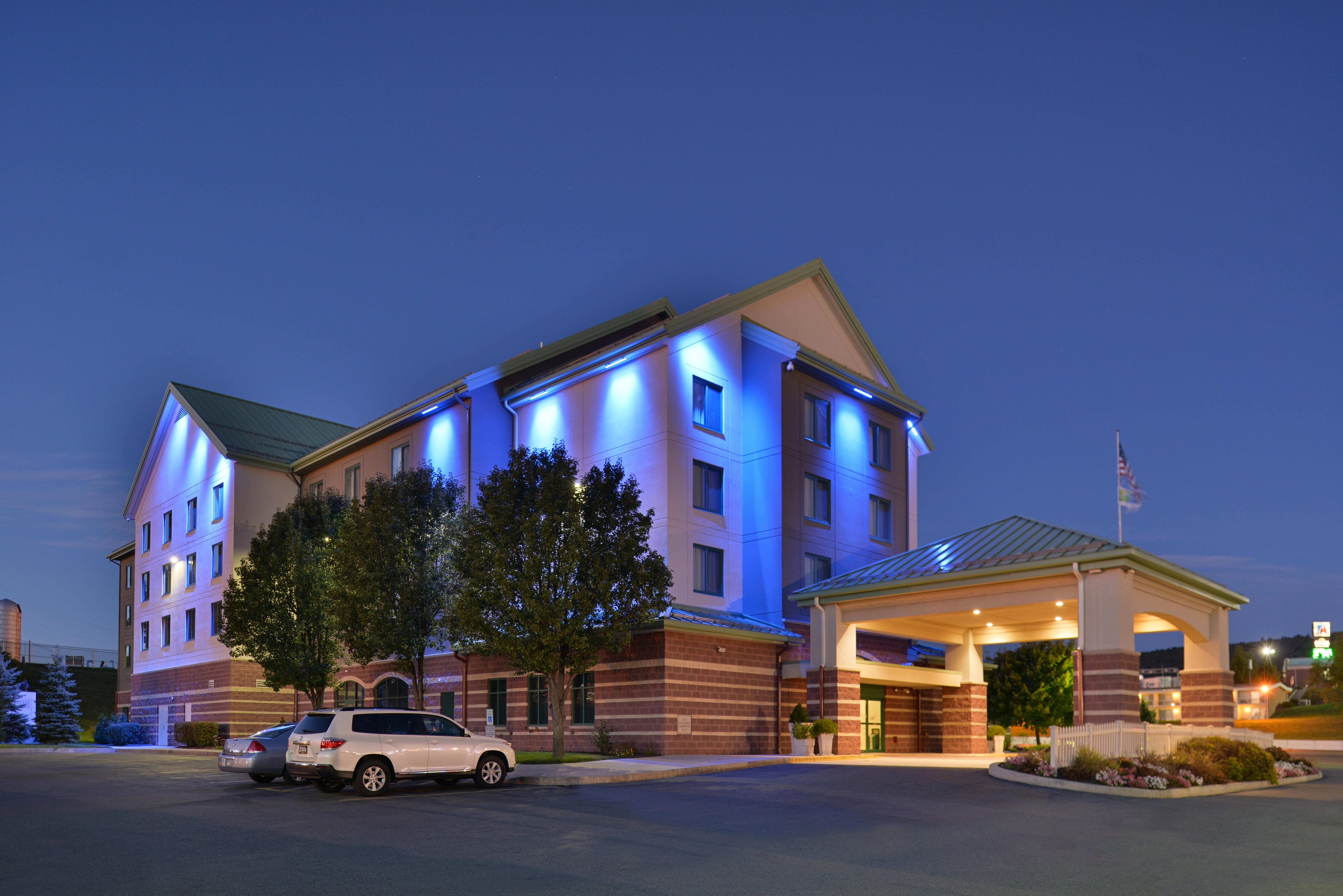 Holiday Inn Express Breezewood By Ihg Exterior foto