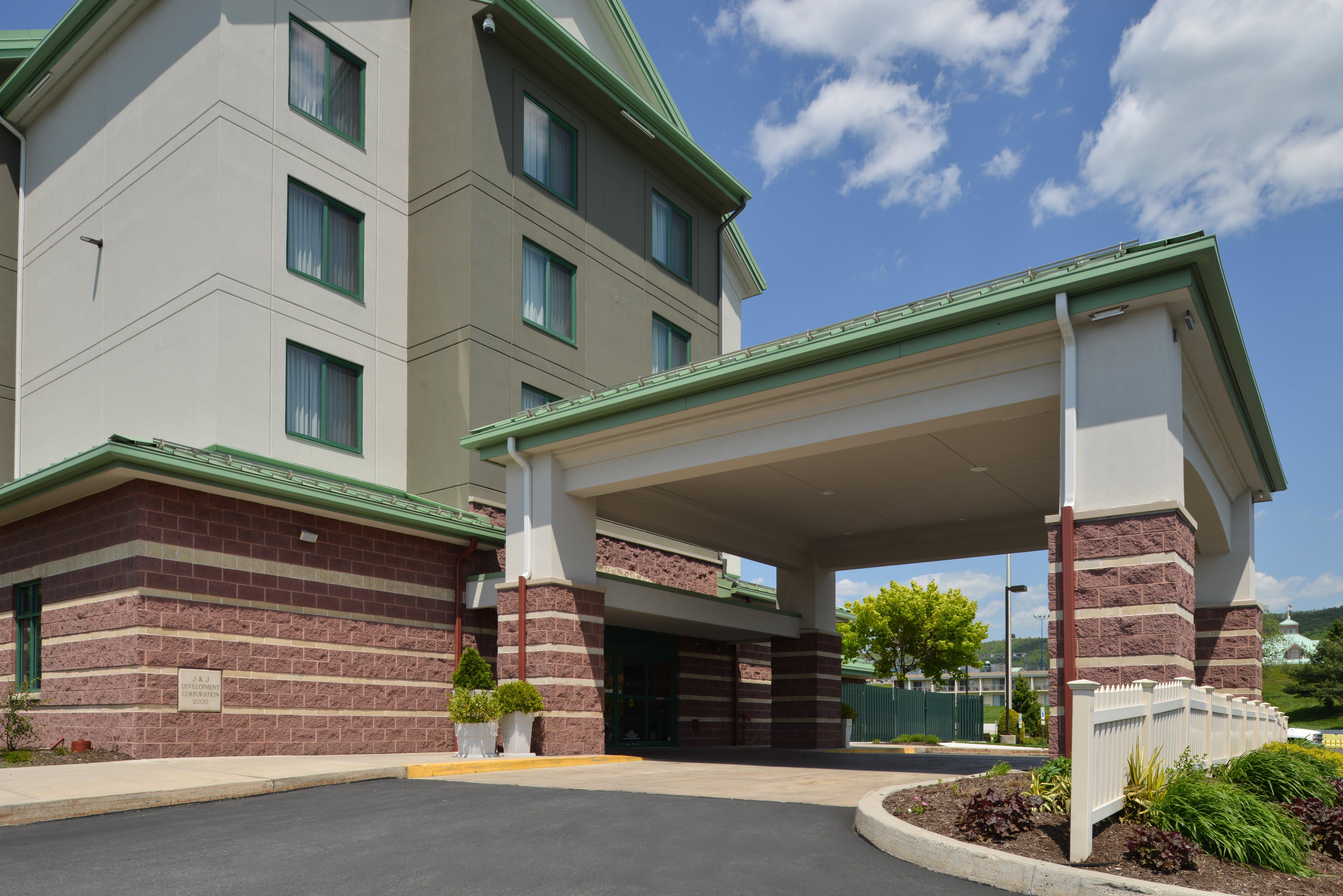 Holiday Inn Express Breezewood By Ihg Exterior foto