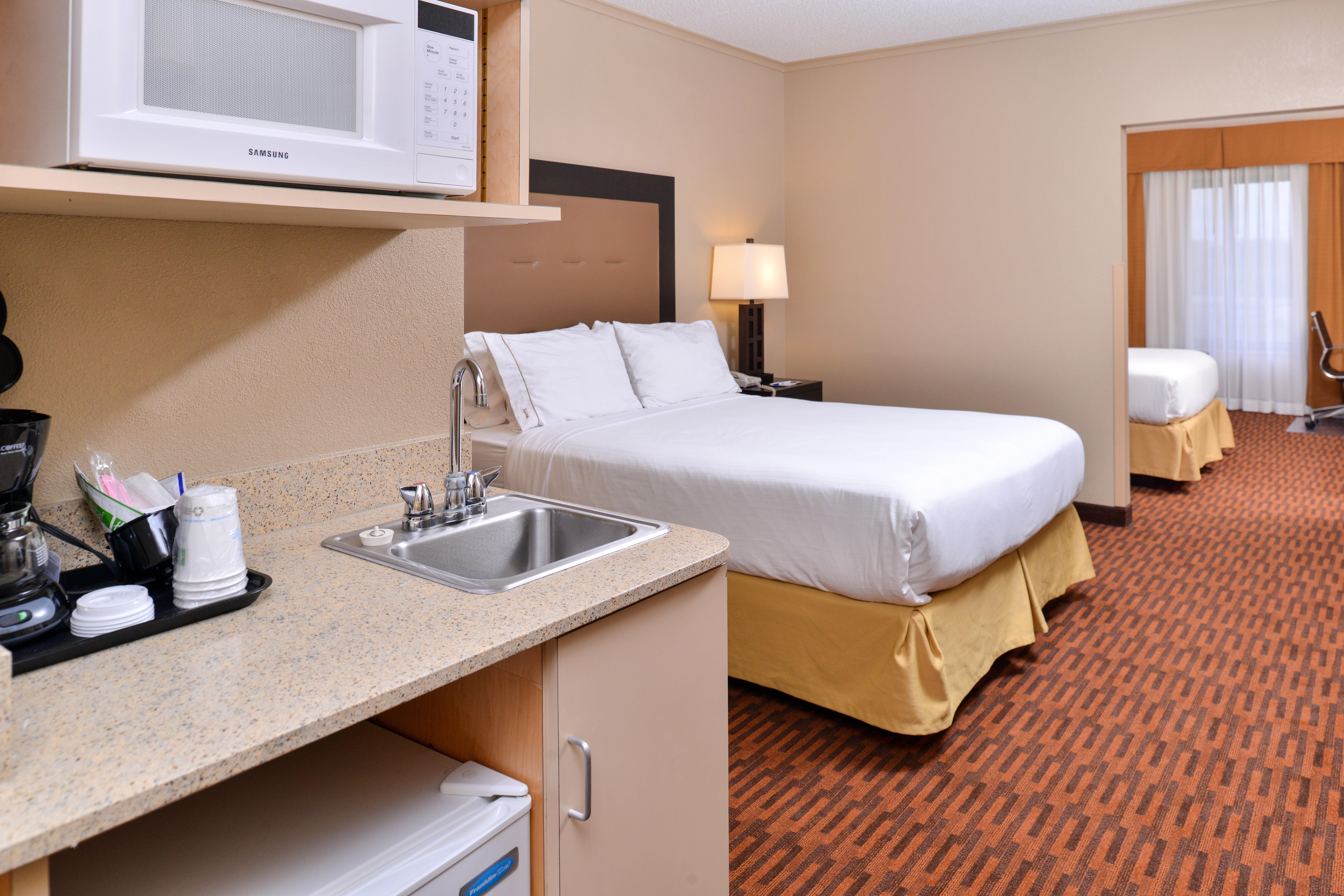 Holiday Inn Express Breezewood By Ihg Exterior foto