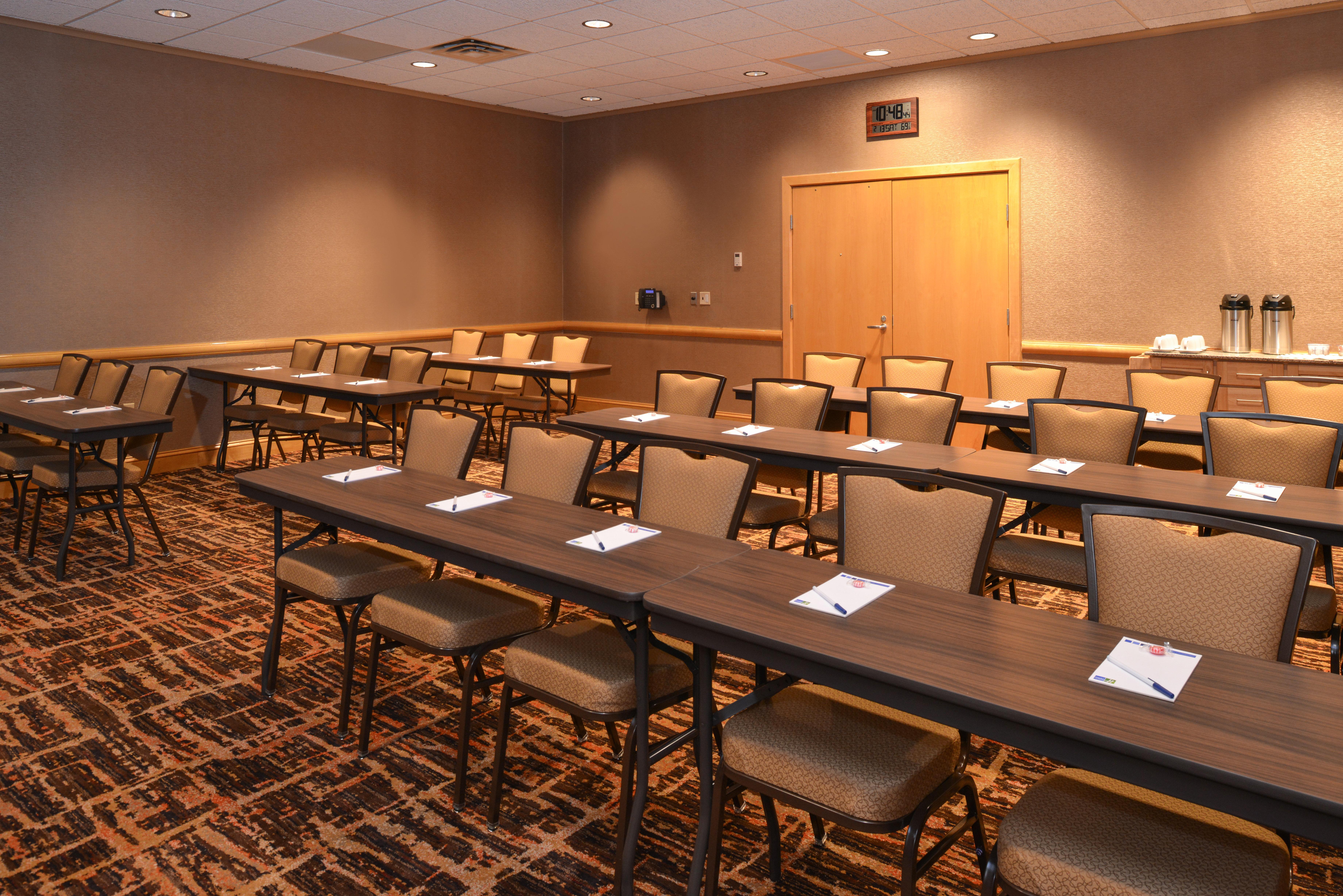 Holiday Inn Express Breezewood By Ihg Exterior foto
